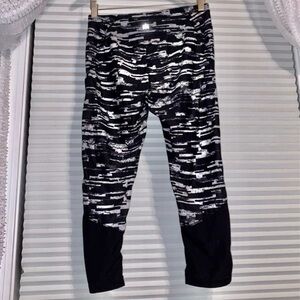 Kyodan activewear cropped leggings black white pattern mesh detail pants